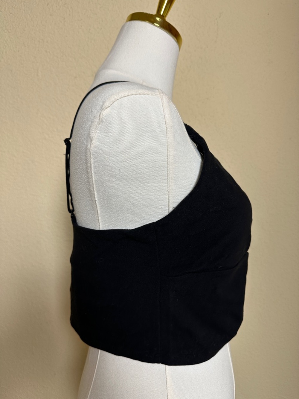 Athleta Black Ruched Cutout Crop Top - Picture 3 of 7